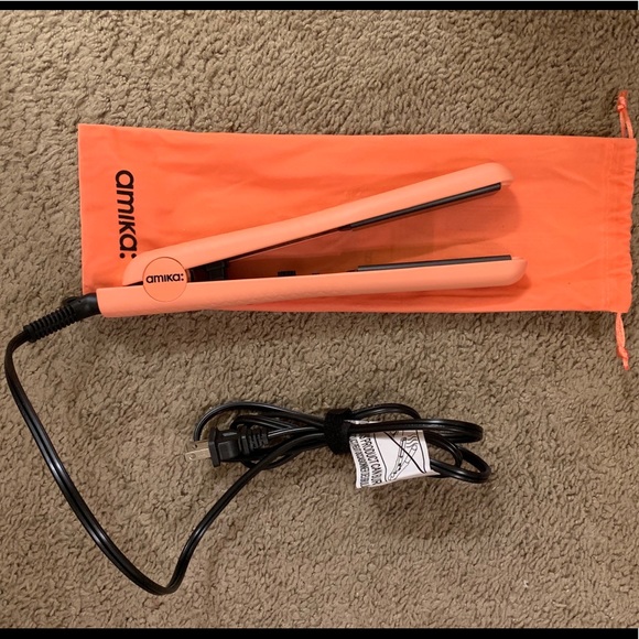 Amika Flat Iron - Picture 1 of 2